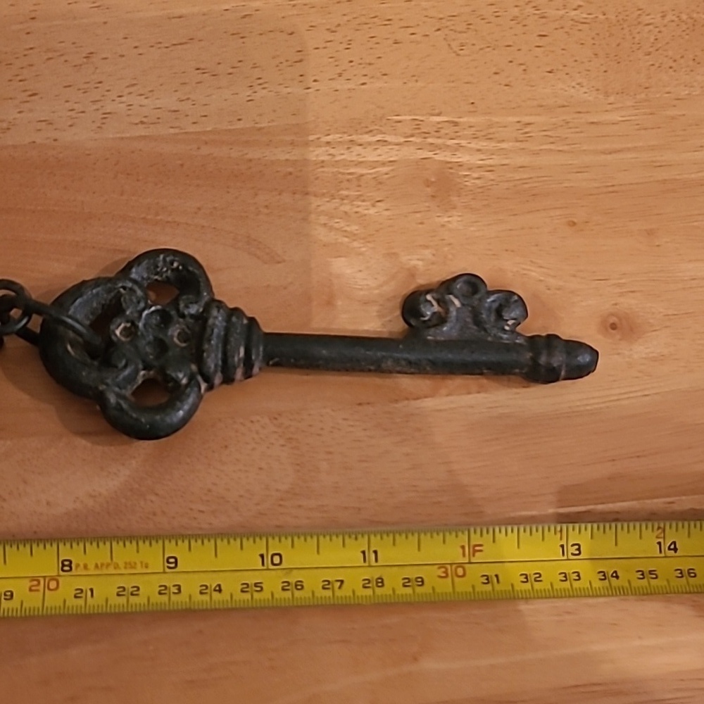 DECORATIVE Antique Style Heavy Cast Iron Hook with Hanging Key - Picture 9 of 15